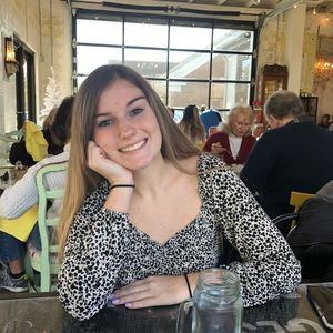 Meet your Posher, Alexis